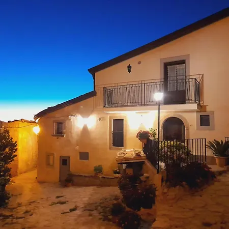 Hotel Diffuso Montalbano Borgo Antico - La Casetta Del Vento